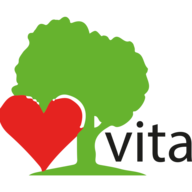 Logo witryny. Na pierwszym planie czerwone serce, w tle drzewo w całości koloru zielonego. Na prawo od drzewa słowo vita.